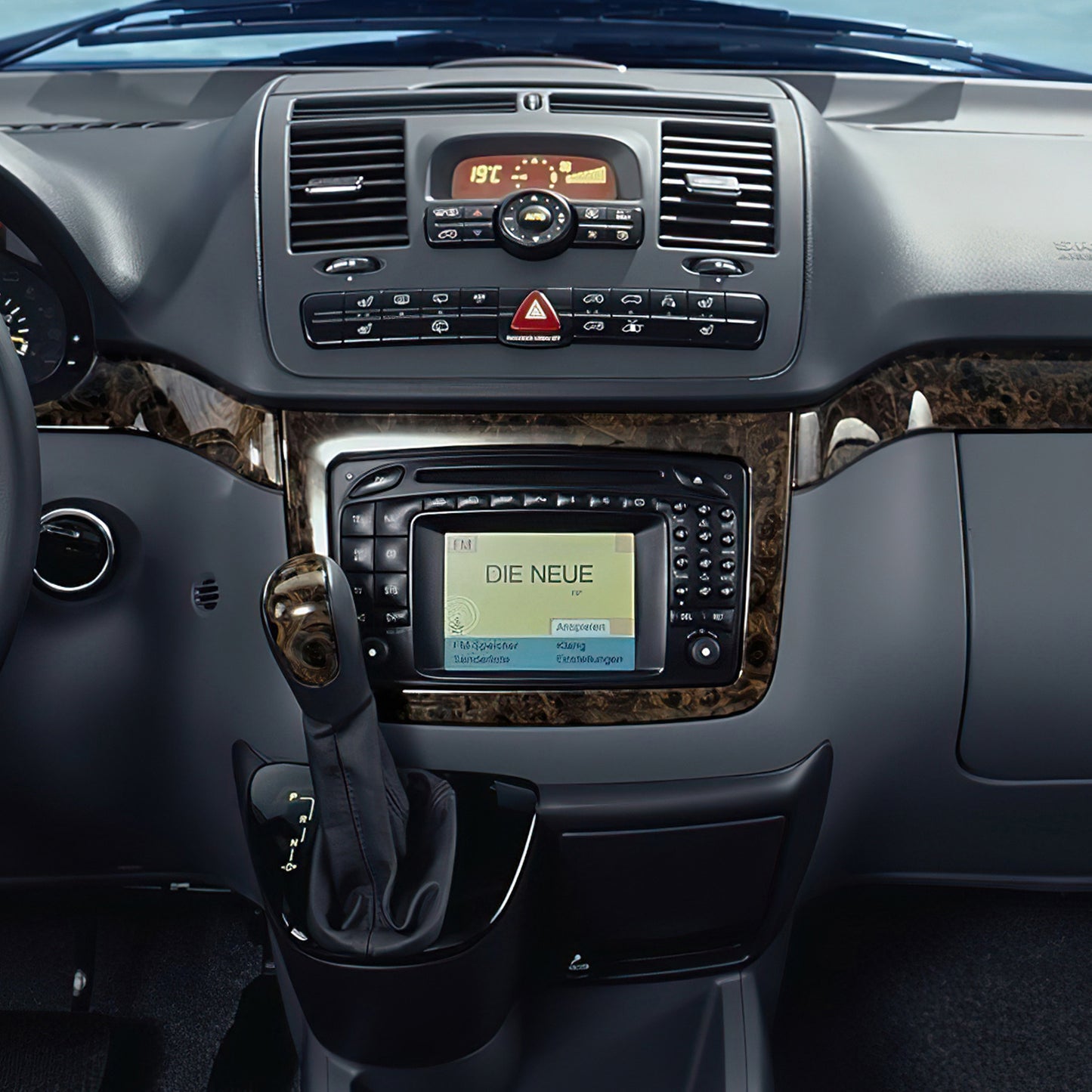 Navigatie dedicata Mercedes Viano (2004-2011), Vito (2010-2015) 2GB RAM 32GB ROM, Android 14, Carplay si Android Auto, cooler racire, ecran HD 10 inch